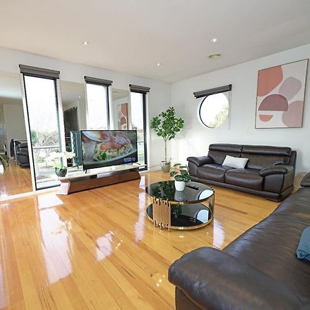Luxury 7Brm Entire House Lakeview Blackswans Wifi Bbq Resort พอยท์คุก ภายนอก รูปภาพ