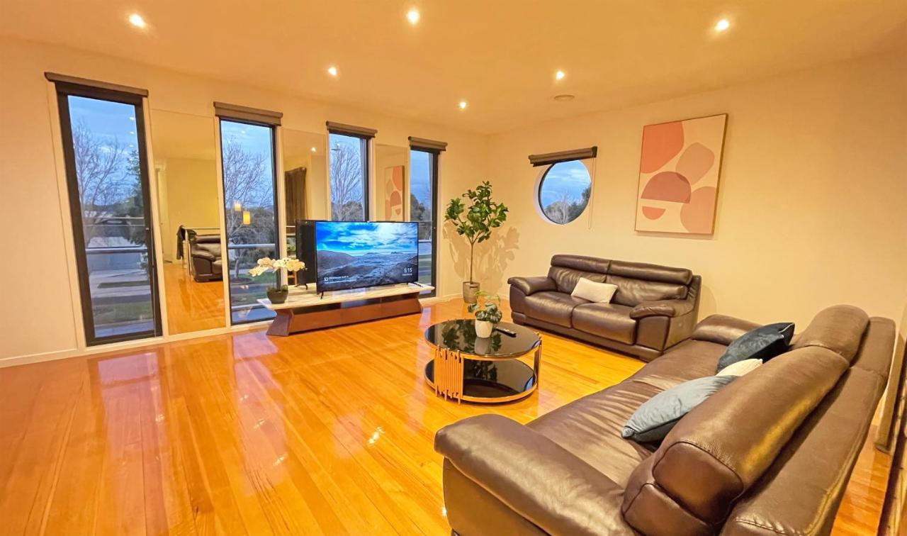 Luxury 7Brm Entire House Lakeview Blackswans Wifi Bbq Resort พอยท์คุก ภายนอก รูปภาพ
