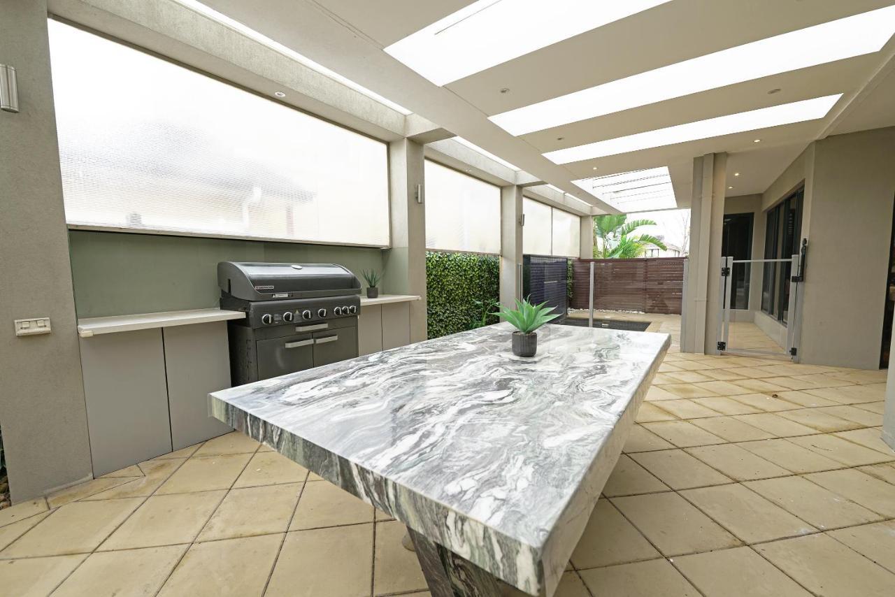 Luxury 7Brm Entire House Lakeview Blackswans Wifi Bbq Resort พอยท์คุก ภายนอก รูปภาพ