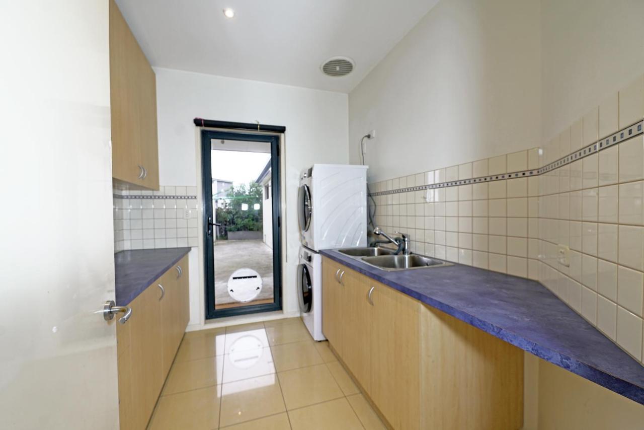 Luxury 7Brm Entire House Lakeview Blackswans Wifi Bbq Resort พอยท์คุก ภายนอก รูปภาพ