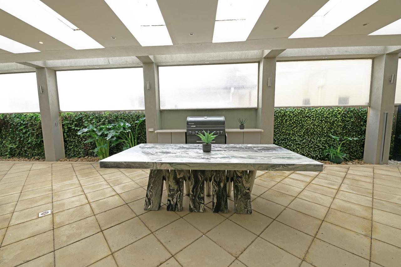 Luxury 7Brm Entire House Lakeview Blackswans Wifi Bbq Resort พอยท์คุก ภายนอก รูปภาพ