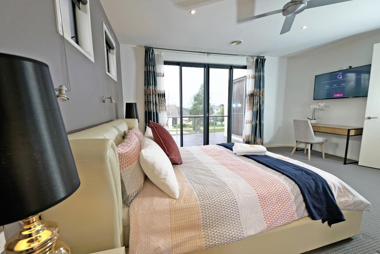 Luxury 7Brm Entire House Lakeview Blackswans Wifi Bbq Resort พอยท์คุก ภายนอก รูปภาพ
