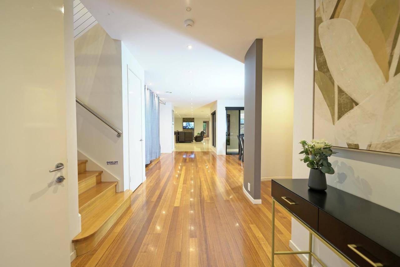 Luxury 7Brm Entire House Lakeview Blackswans Wifi Bbq Resort พอยท์คุก ภายนอก รูปภาพ