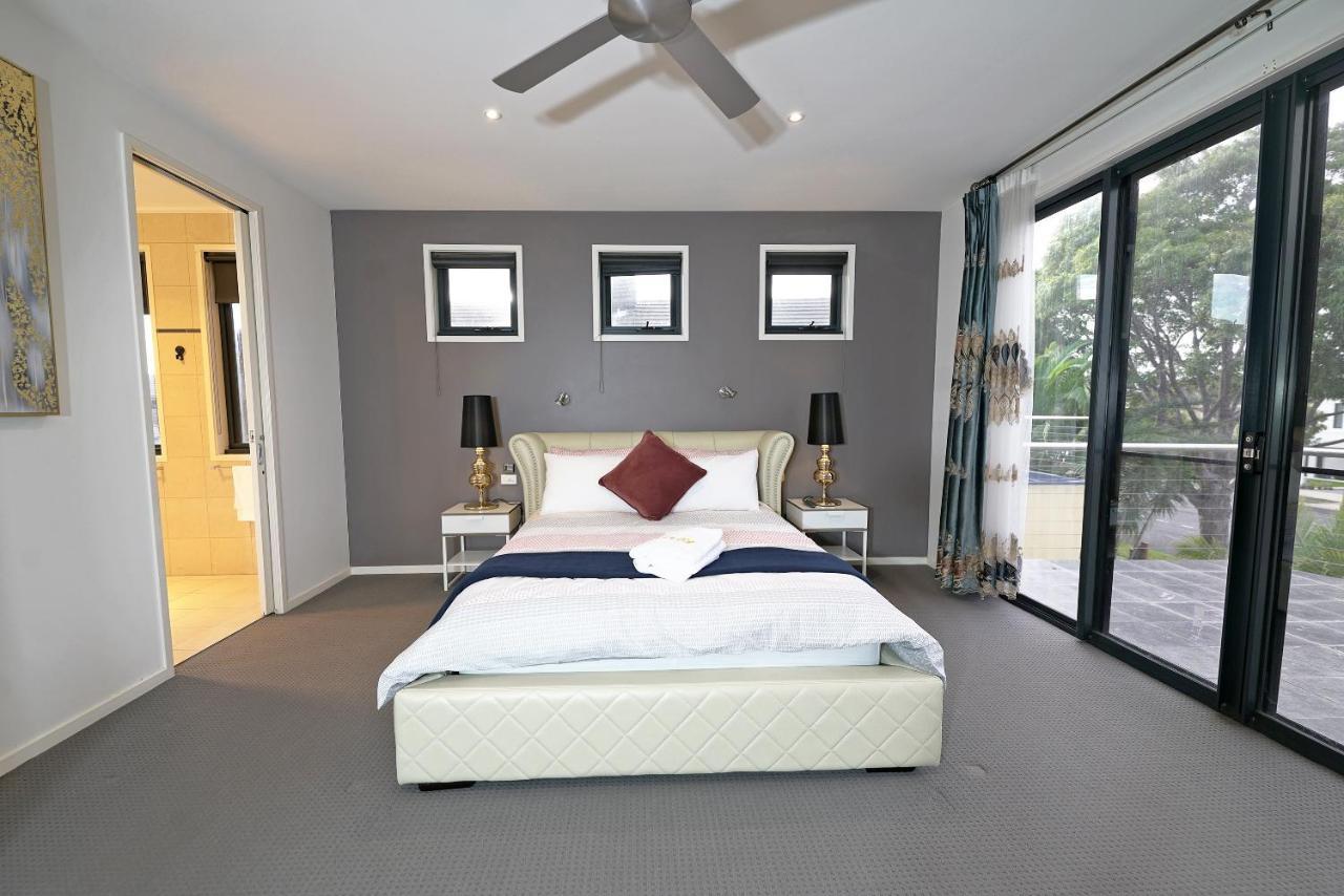 Luxury 7Brm Entire House Lakeview Blackswans Wifi Bbq Resort พอยท์คุก ภายนอก รูปภาพ