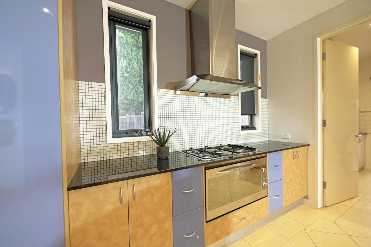Luxury 7Brm Entire House Lakeview Blackswans Wifi Bbq Resort พอยท์คุก ภายนอก รูปภาพ