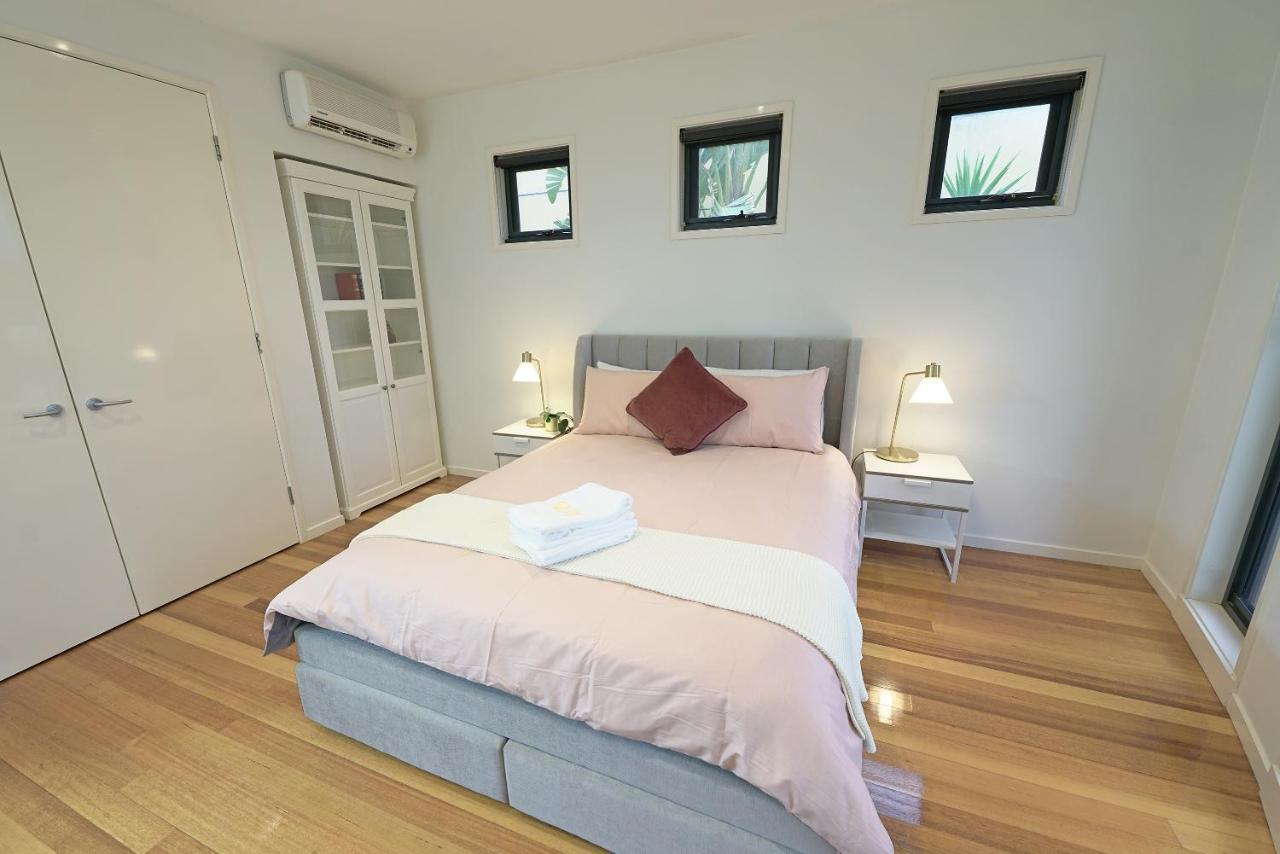 Luxury 7Brm Entire House Lakeview Blackswans Wifi Bbq Resort พอยท์คุก ภายนอก รูปภาพ