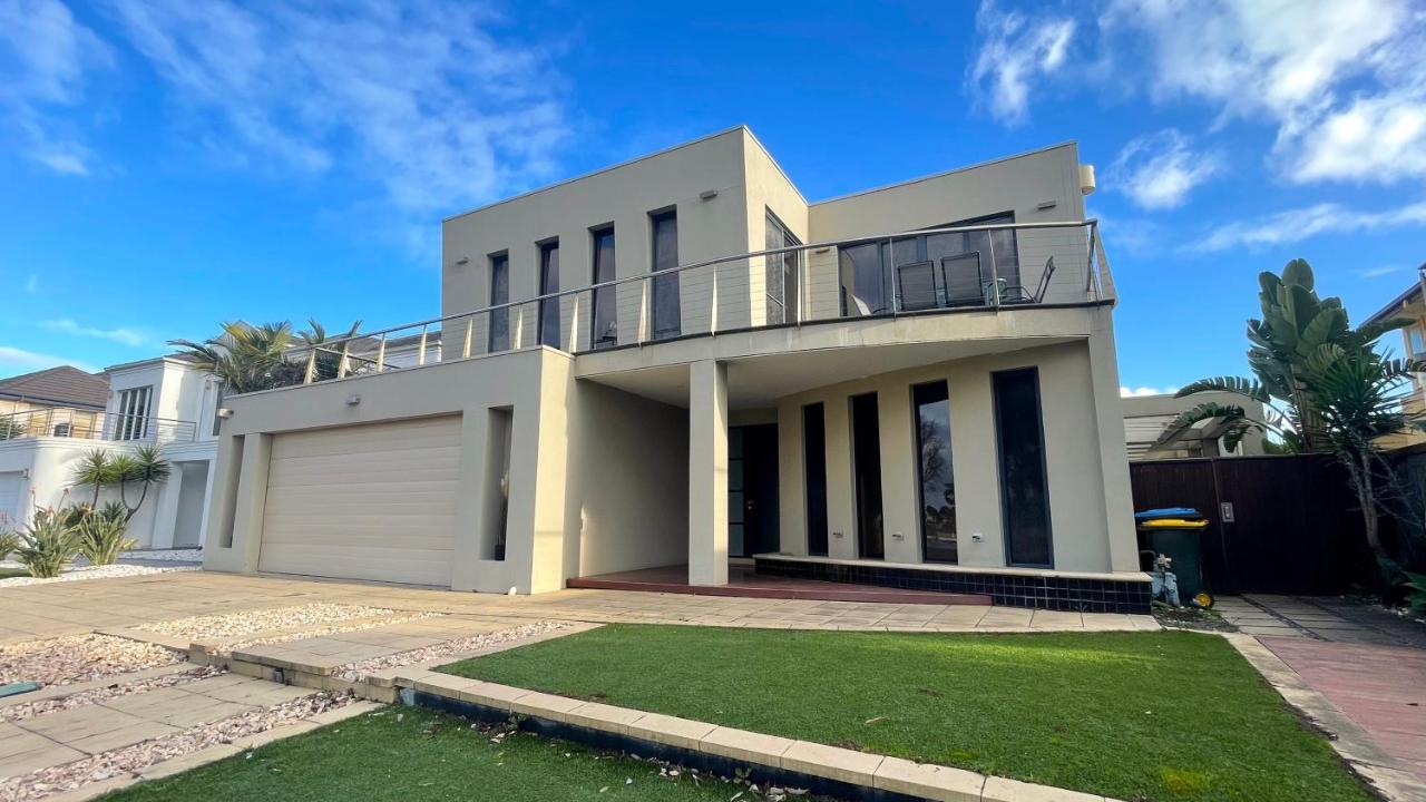 Luxury 7Brm Entire House Lakeview Blackswans Wifi Bbq Resort พอยท์คุก ภายนอก รูปภาพ